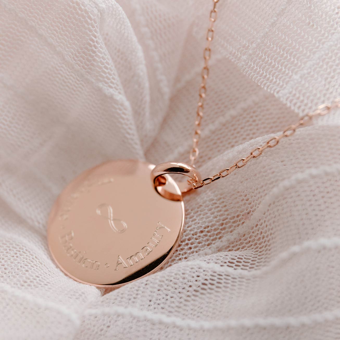 Medaglia bombata Infinito placcato oro rosa 