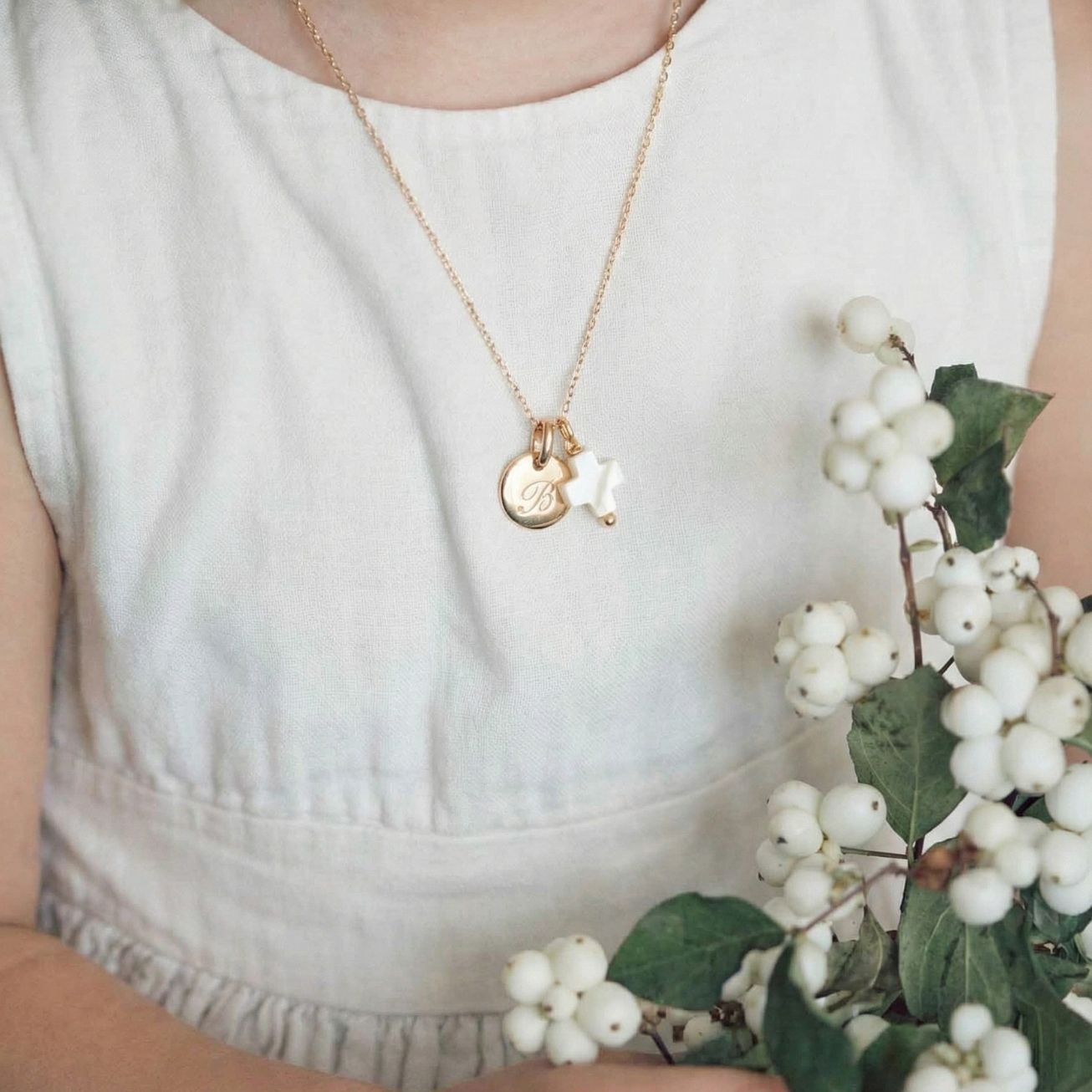 Collana battesimo iniziale e croce madreperla