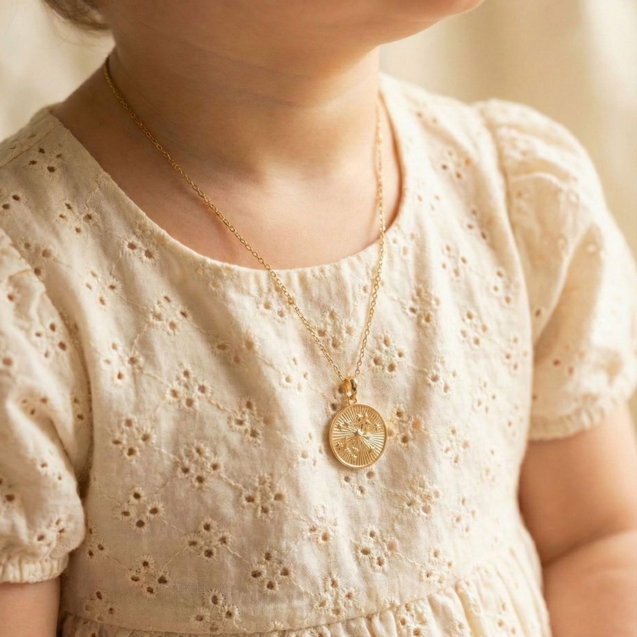 Medaglietta battesimo placcata oro nuvola di stell