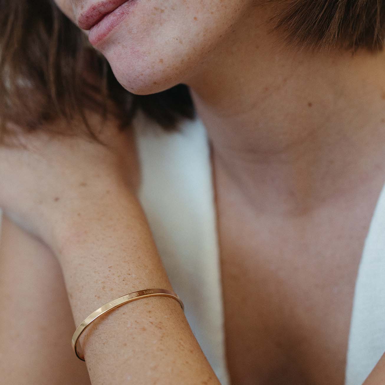 Bracciale rigido oro personalizzato nome