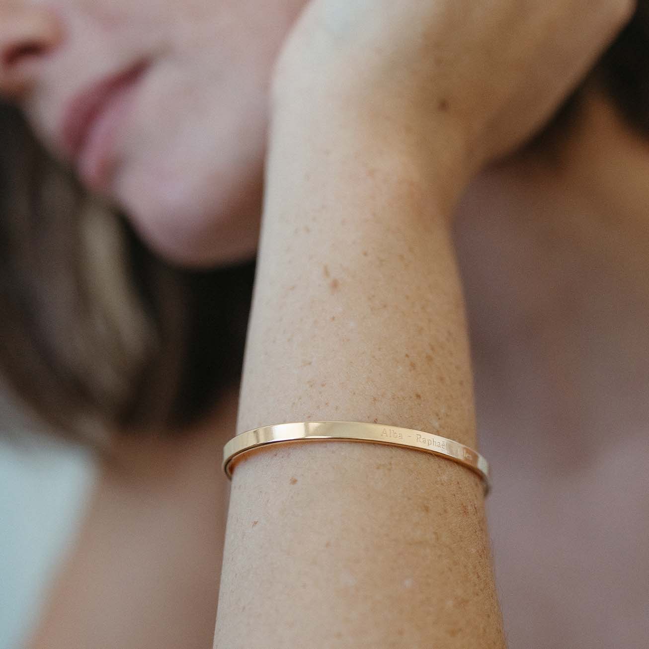 Bracciale rigido oro personalizzato nome