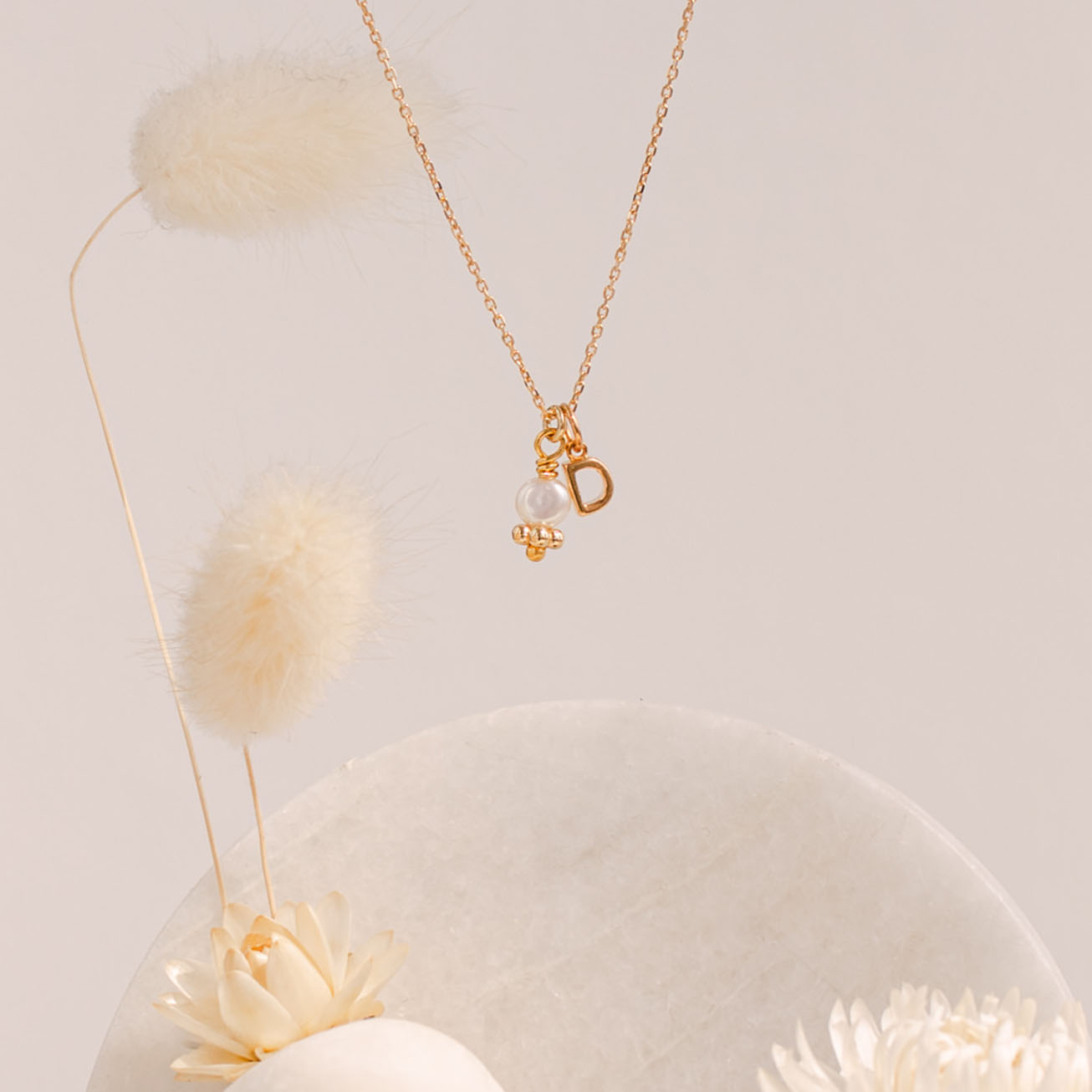Collana perla coltivata iniziale placcata oro