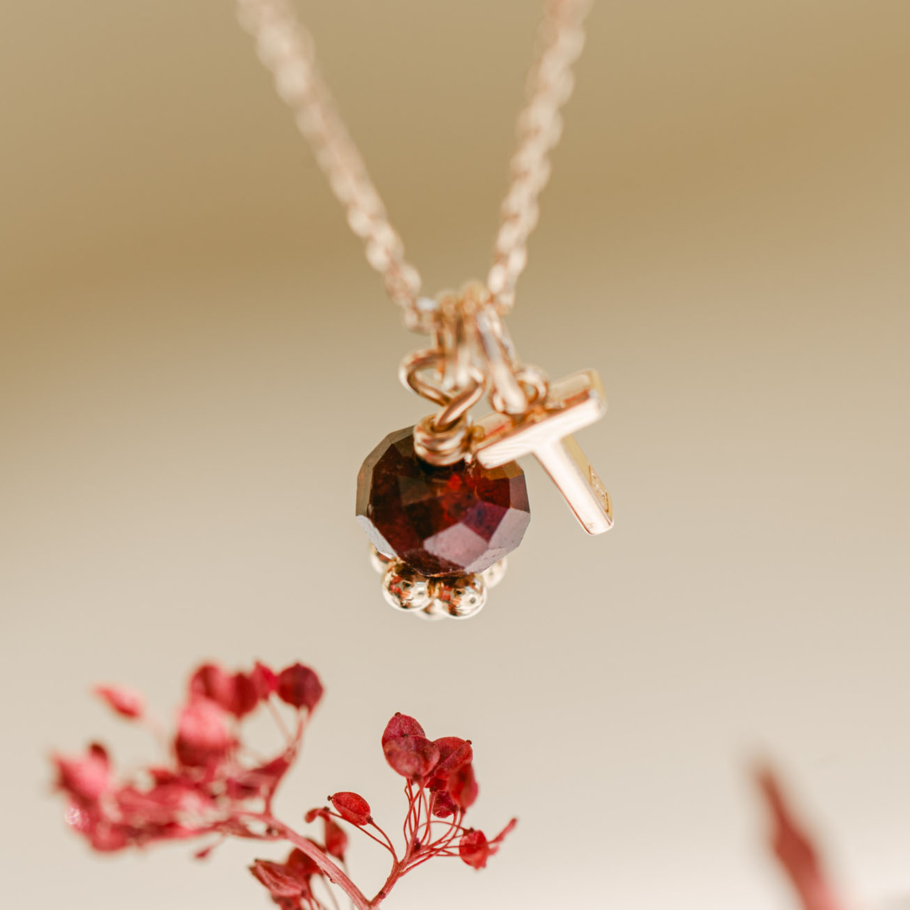 Collana personalizzata iniziale e granato oro