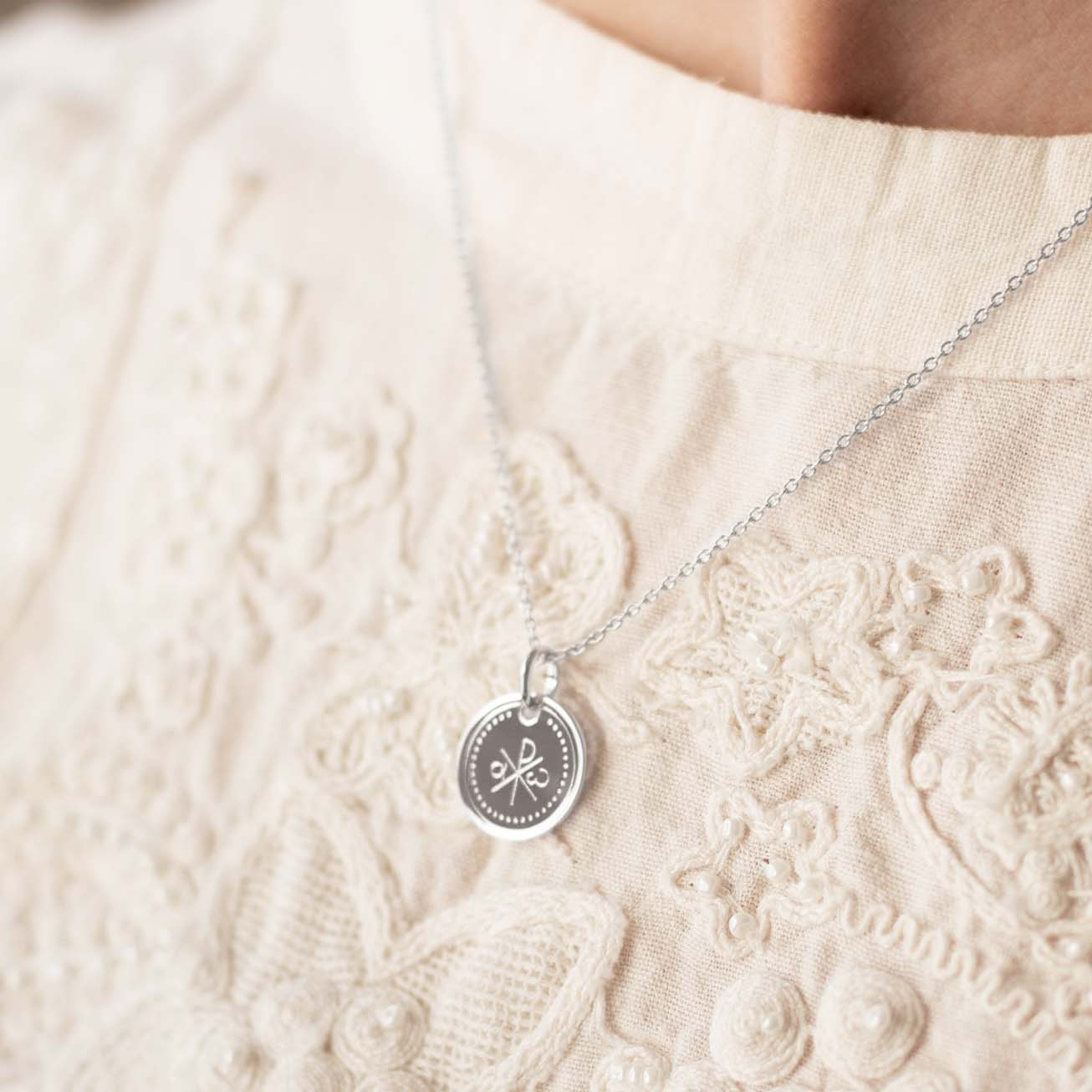 Collana battesimo personalizzata Crismon argento 9