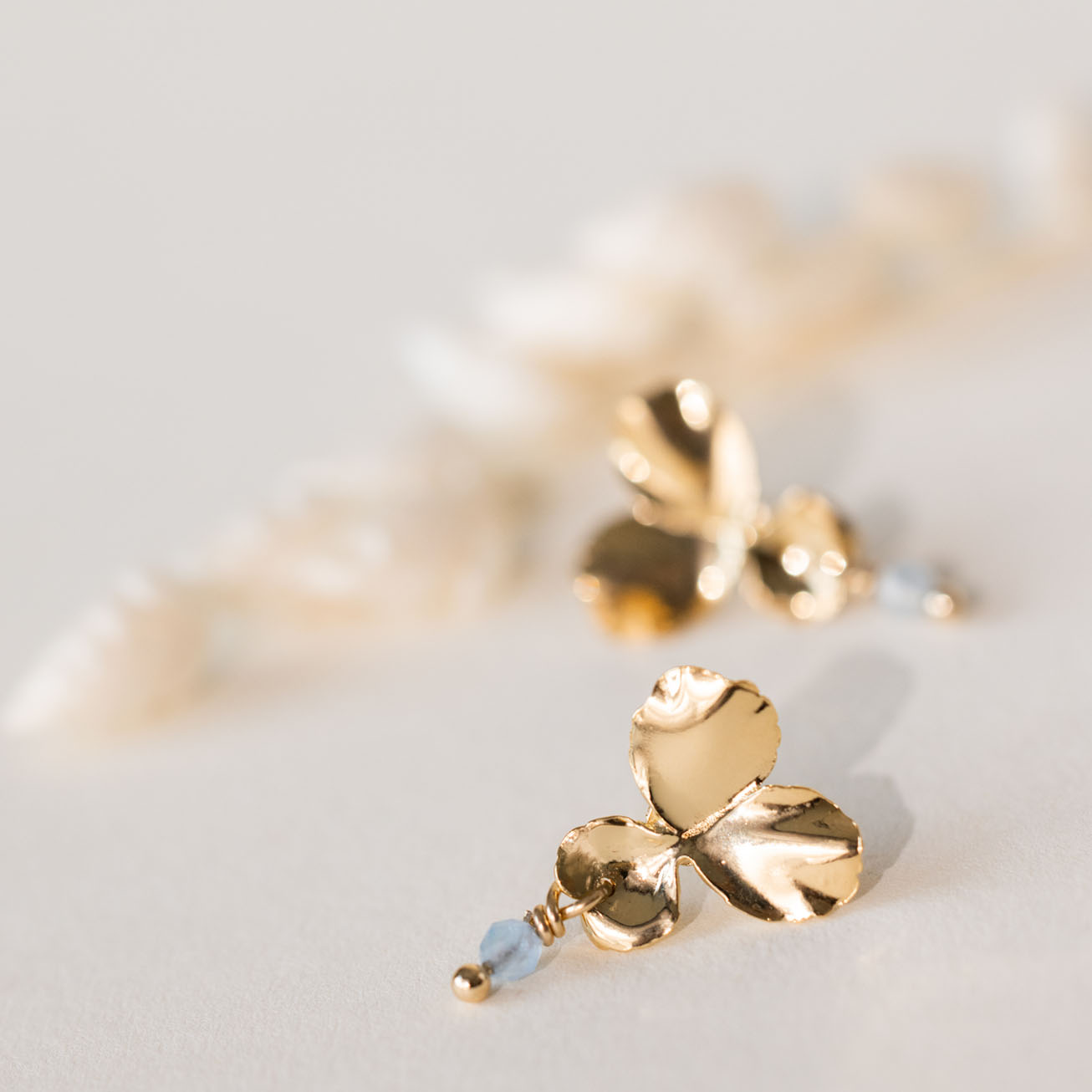 Orecchini viola del pensiero Acquamarina