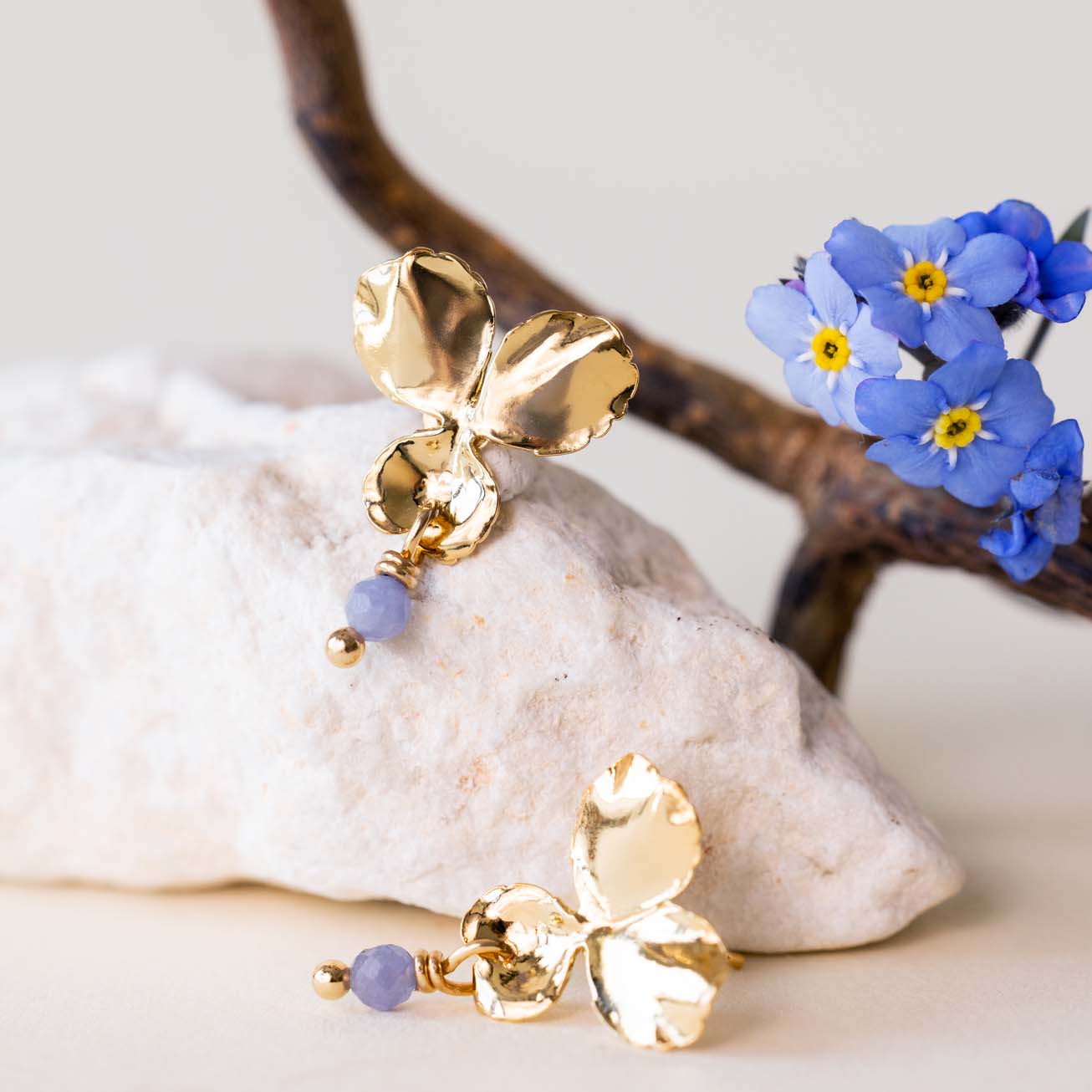 Orecchini viola del pensiero tanzanite