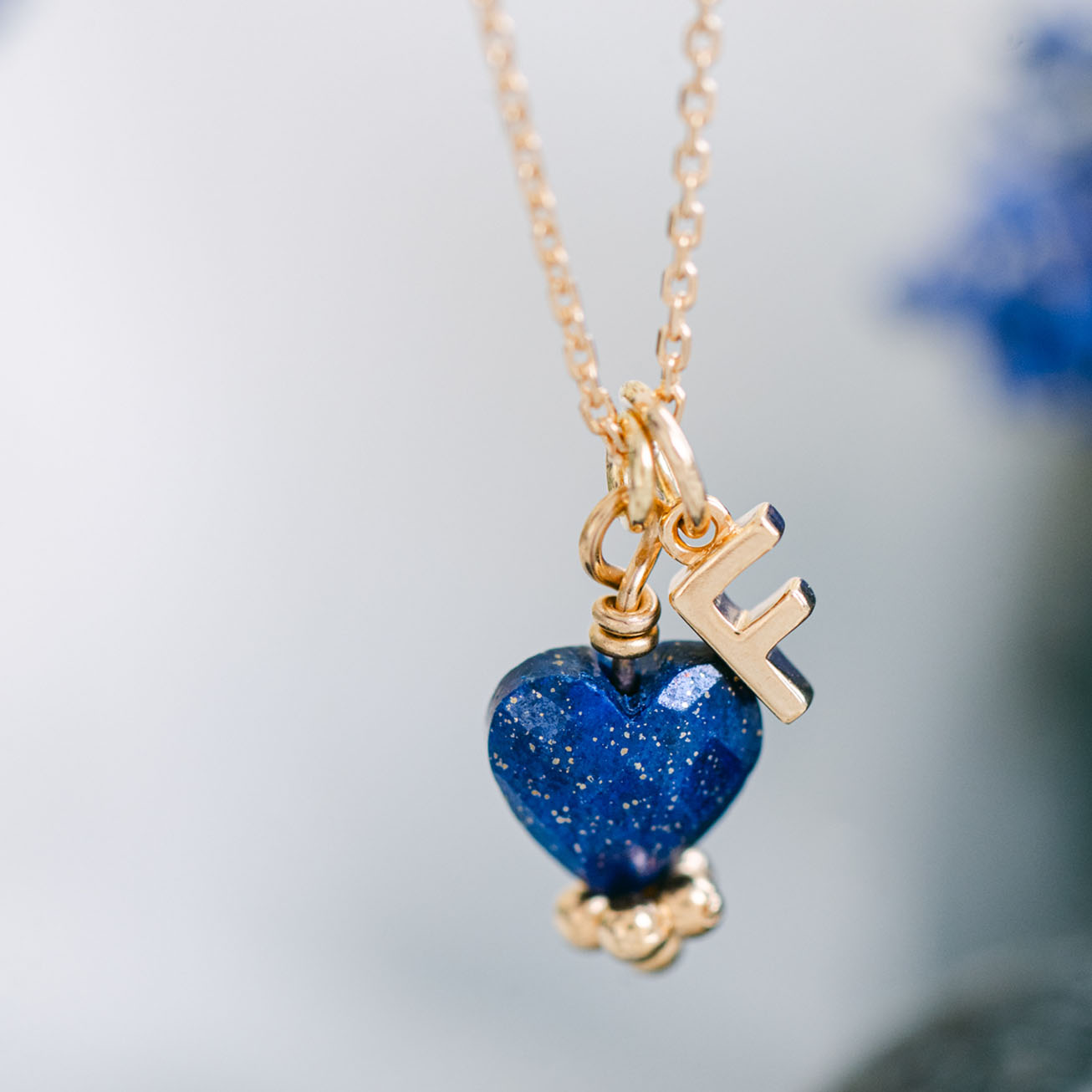 Collana iniziale cuore lapislazzuli