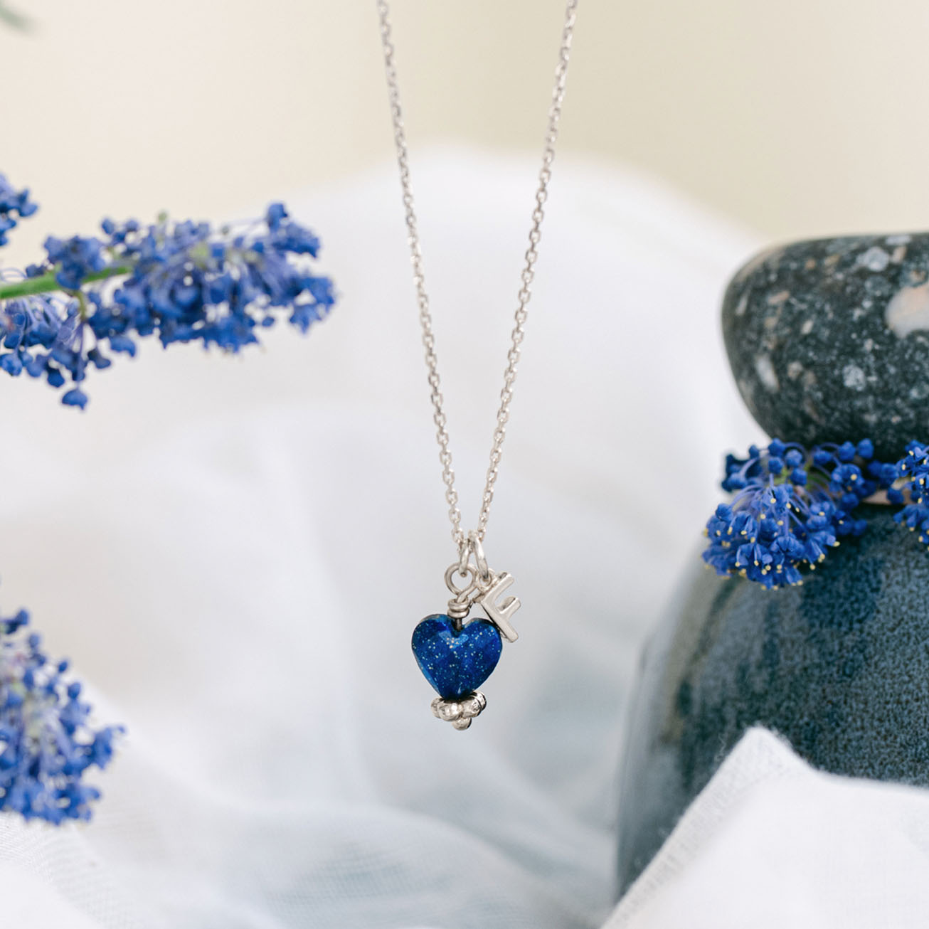 Collana iniziale cuore lapislazzuli argento