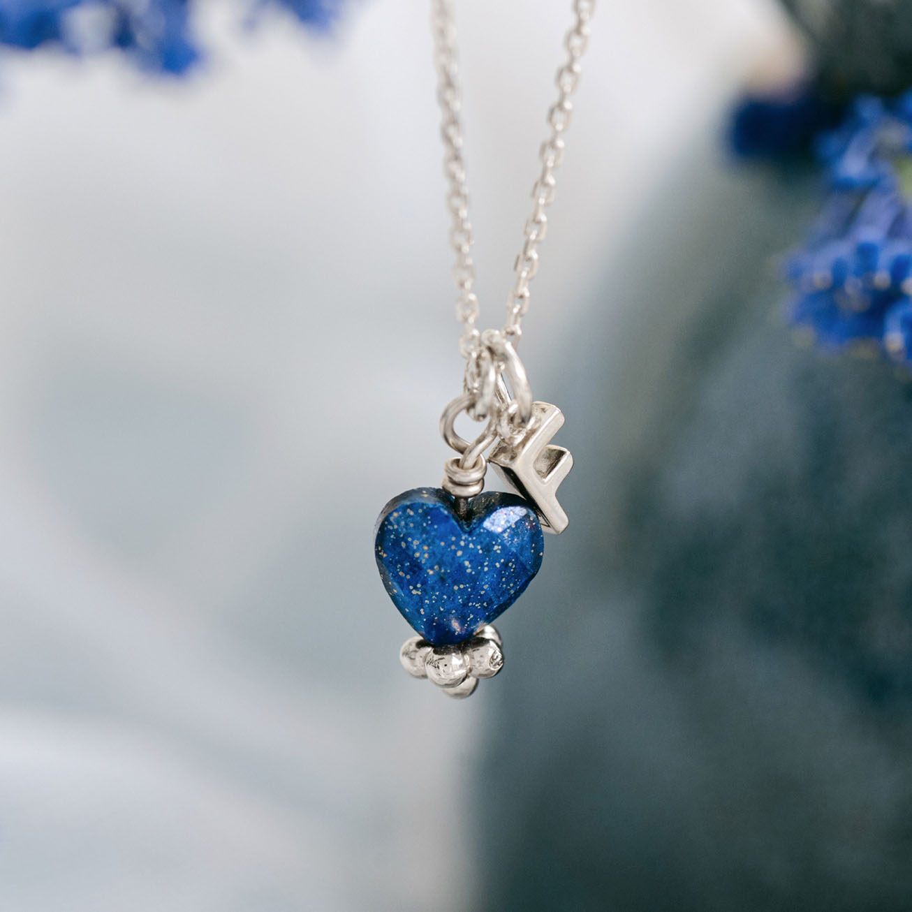 Collana iniziale cuore lapislazzuli argento
