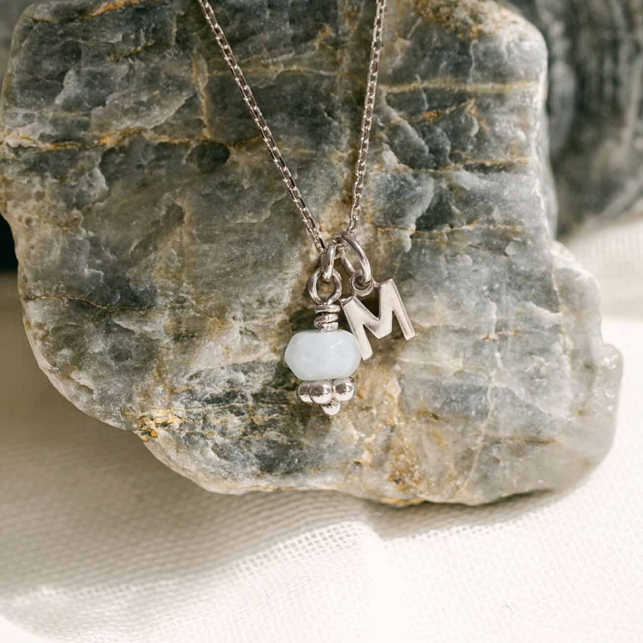 Collana iniziale e acquamarina argento massiccio