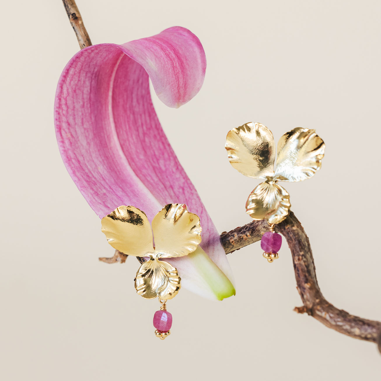 Orecchini viola del pensiero Rubino