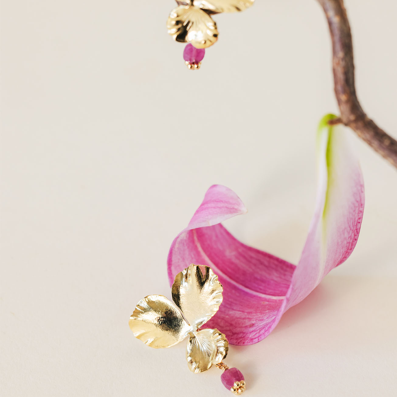 Orecchini viola del pensiero Rubino