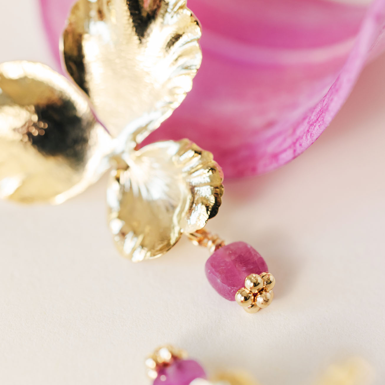 Orecchini viola del pensiero Rubino