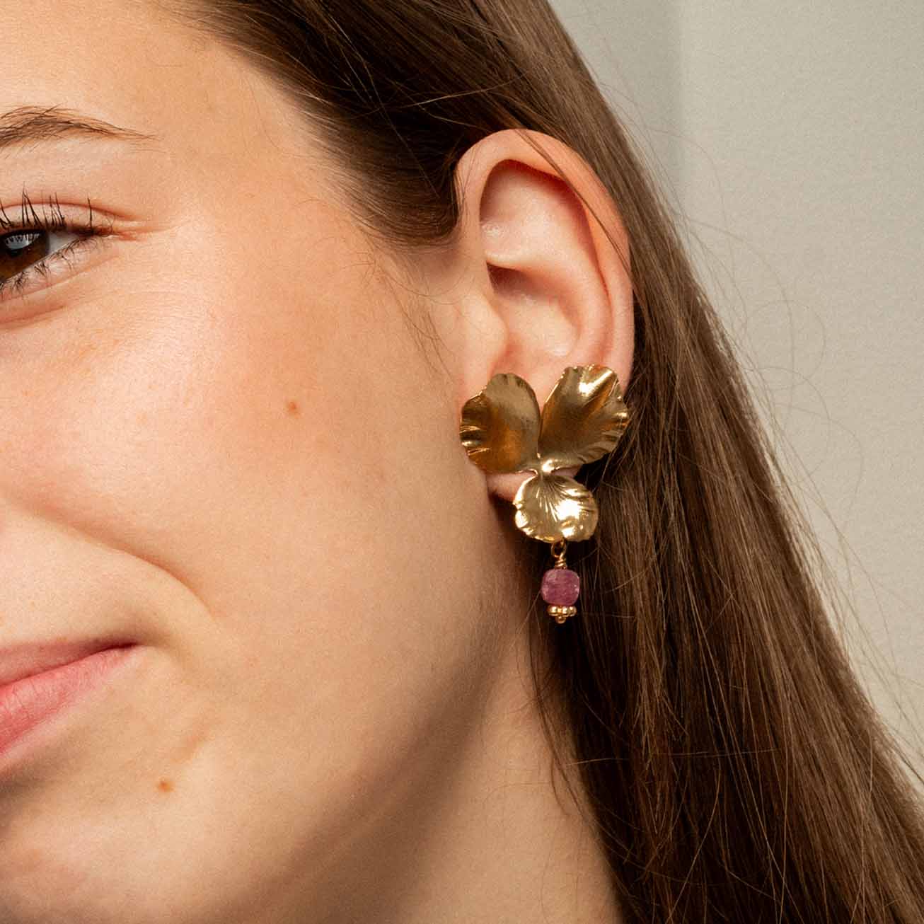 Orecchini viola del pensiero Rubino