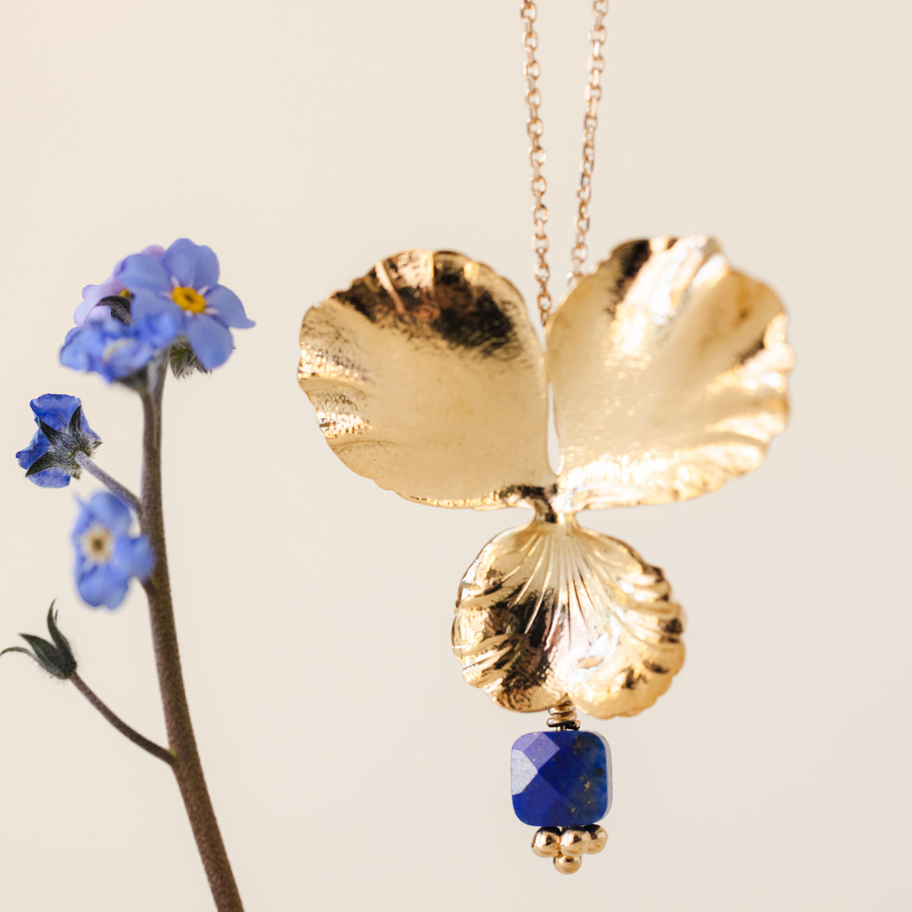 Collana viola del pensiero e lapislazzuli