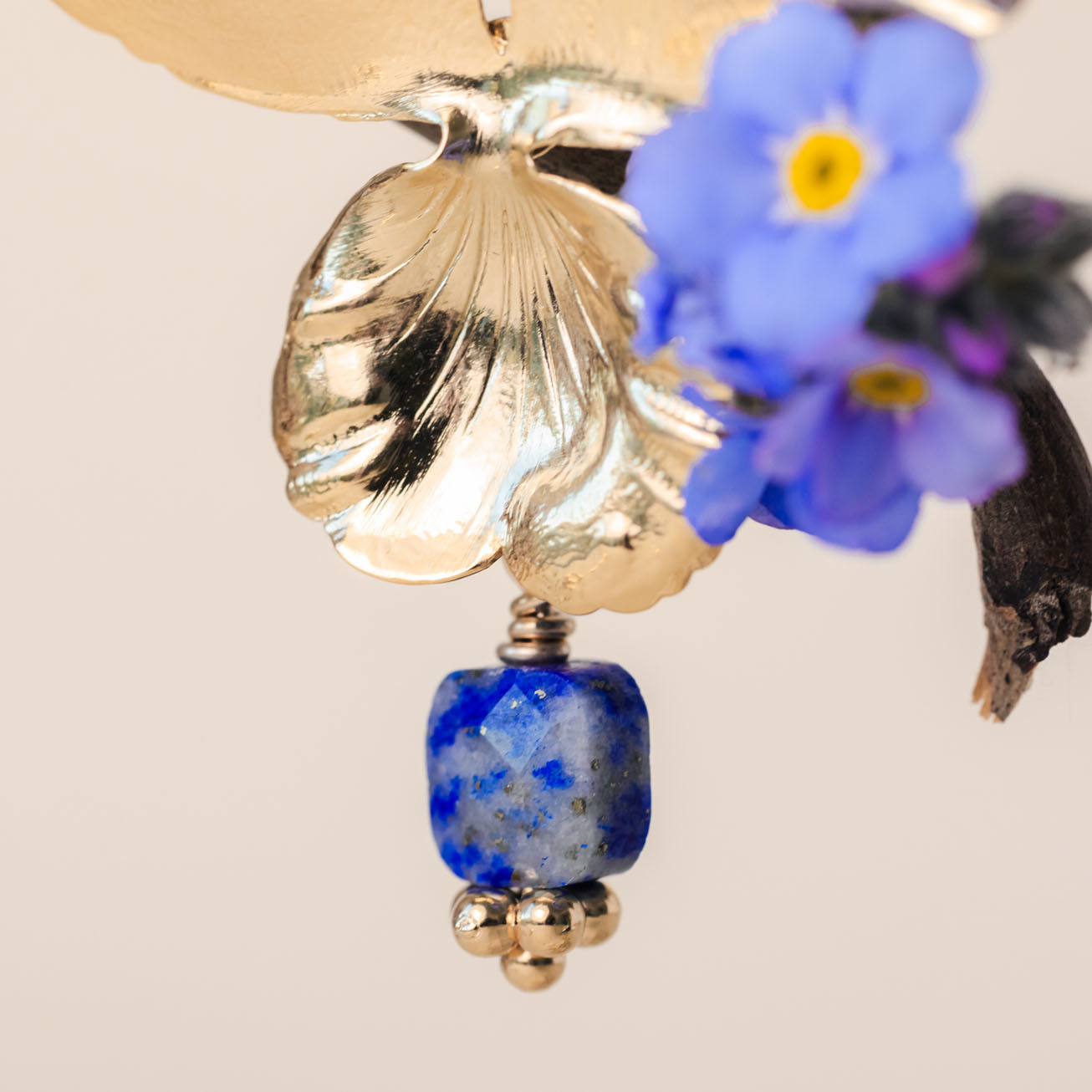 Collana viola del pensiero e lapislazzuli