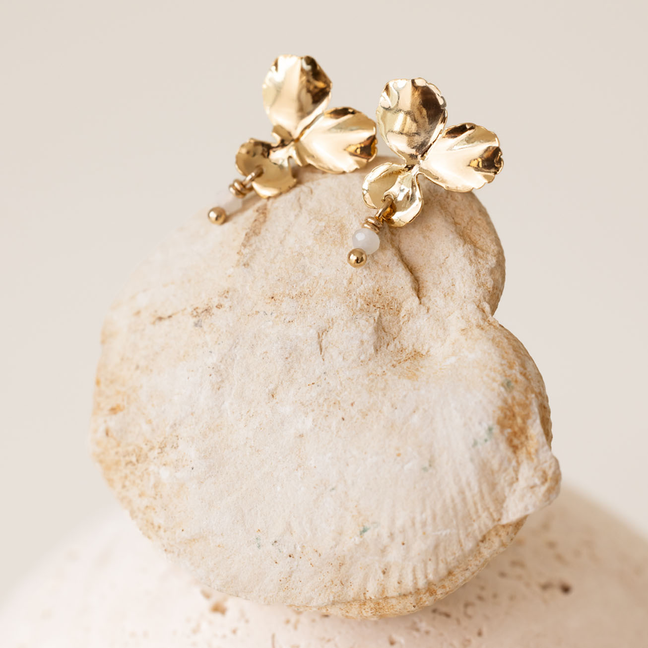 Orecchini viola del pensiero pietra di luna