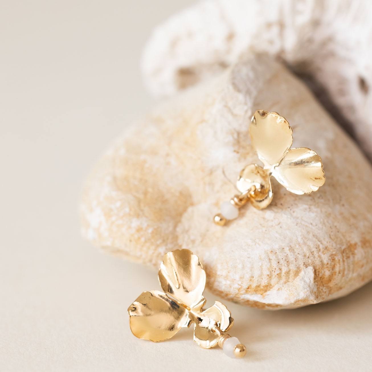 Orecchini viola del pensiero pietra di luna