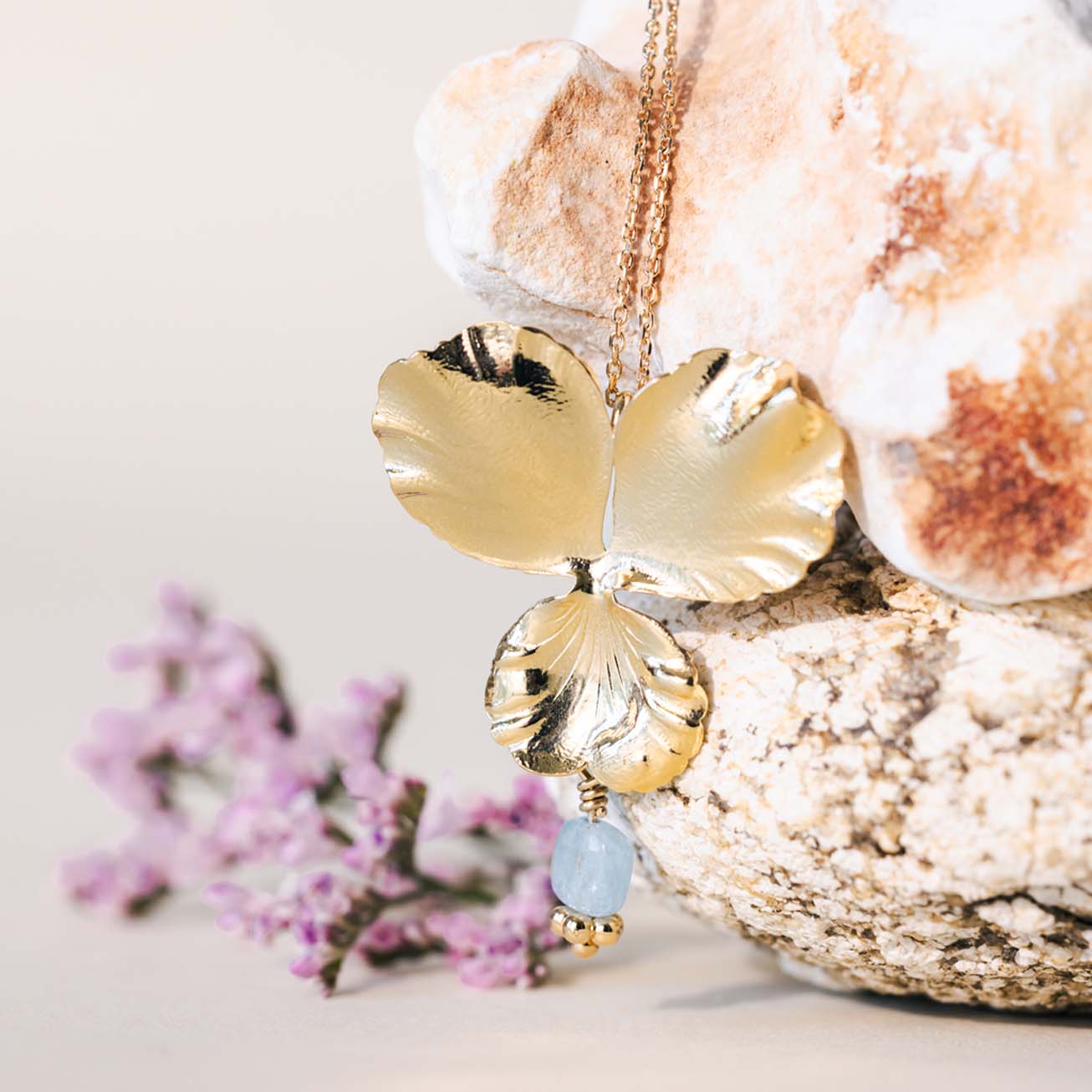 Collana viola del pensiero e acquamarina