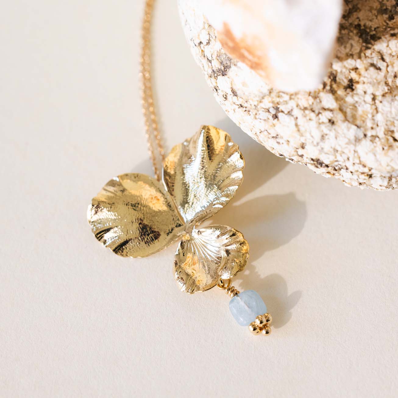 Collana viola del pensiero e acquamarina