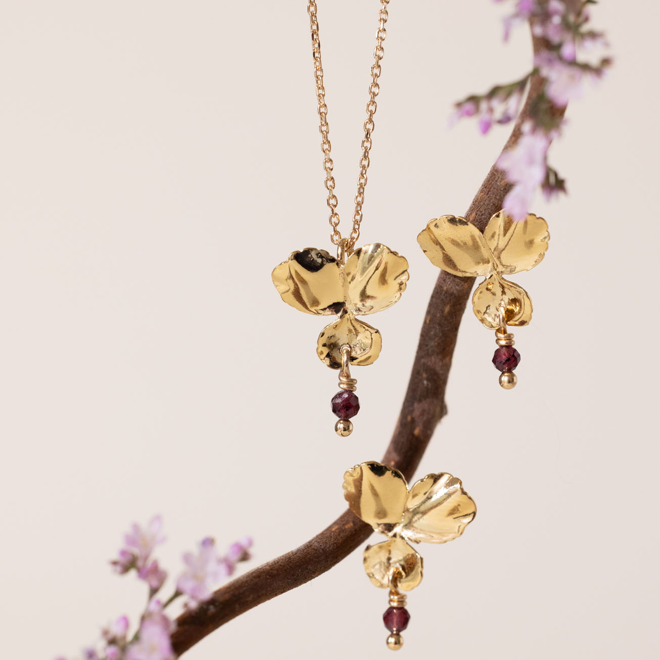 Collana viola del pensiero granato