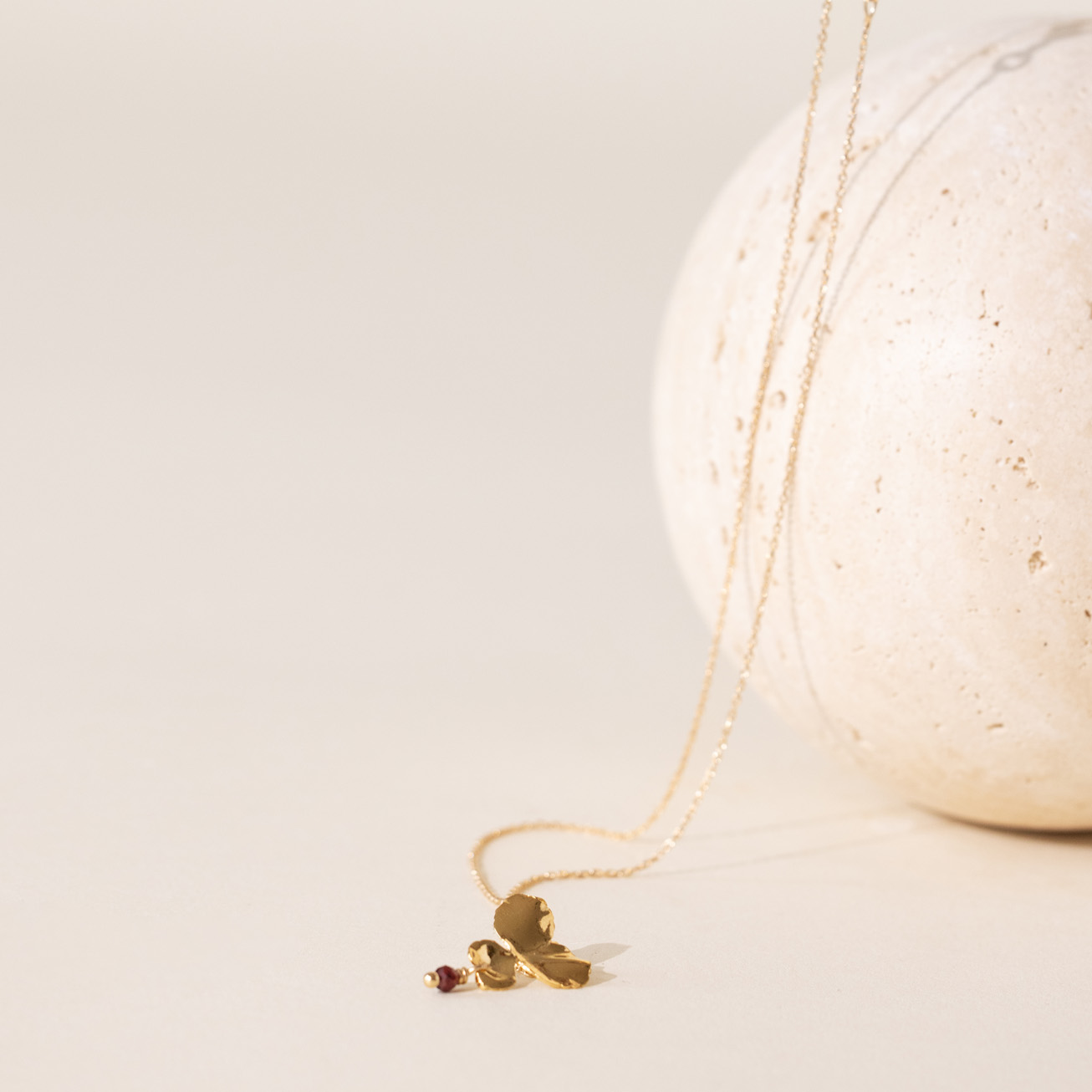 Collana viola del pensiero granato